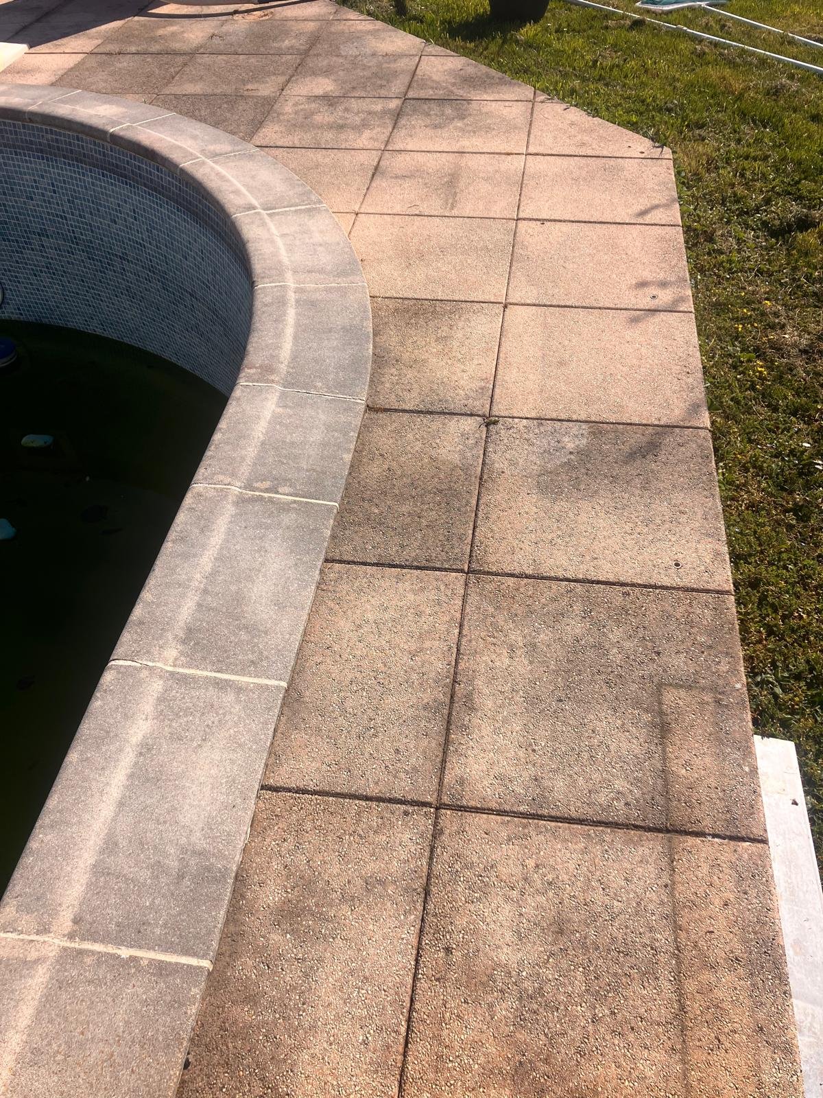 Nettoyage de pavés et bord de piscine - Photo 11