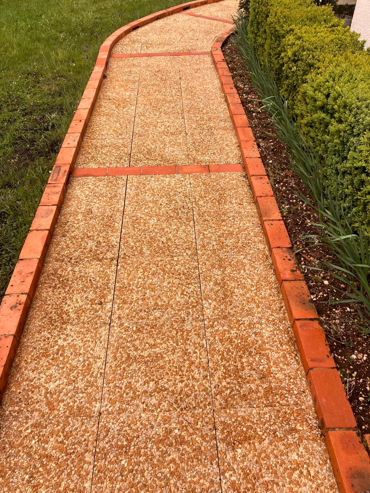 Nettoyage de pavés et bord de piscine - Photo 3